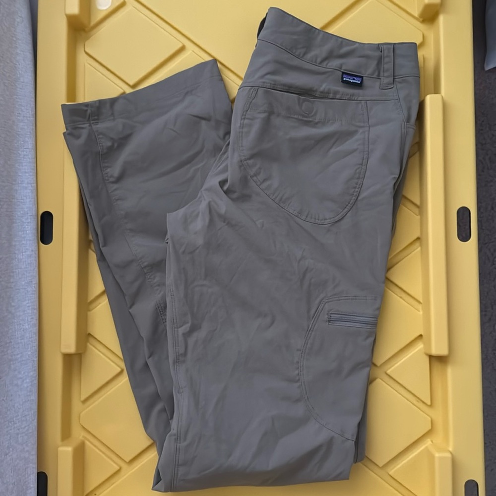 Women’s Patagonia hiking pants sz 6
